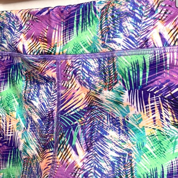 Fleo Palm Leaf Printed fabric Shorts, Size M - Picture 6 of 9